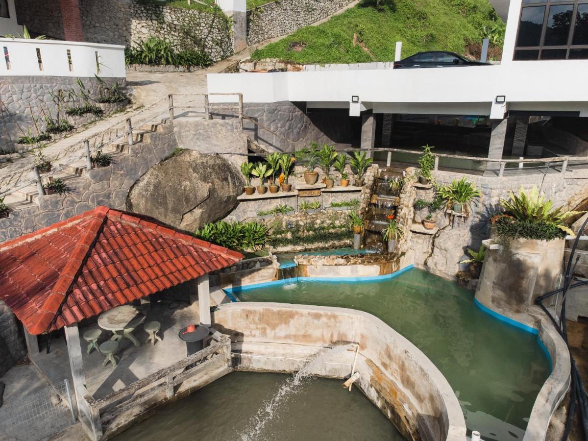 Ellin Forest Karaoke & Pool Resort Bukit Tinggi Bentong Exterior foto